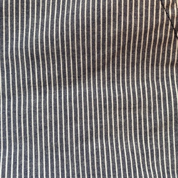 St. John’s Bay Women’s Pinstriped Shorts Blue White 5” Inseam sz 10 Like New - Picture 2 of 6